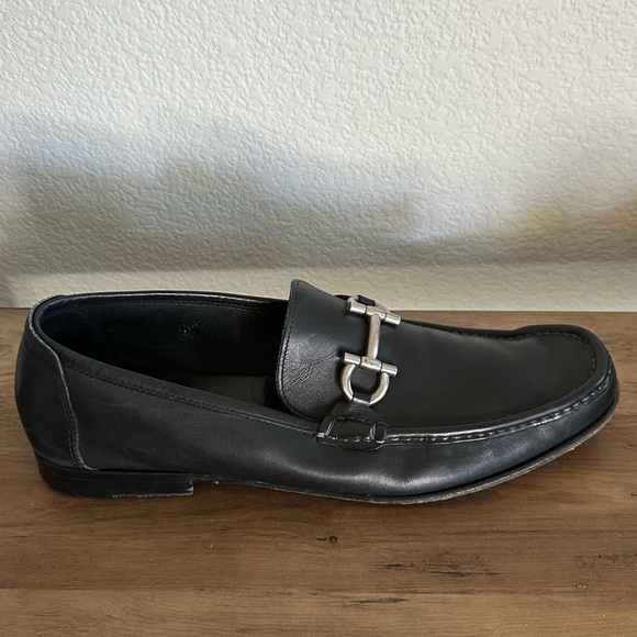 Salvatore Ferragamo Gancini Bit Men\'s Black Loafers with Silver Buckle